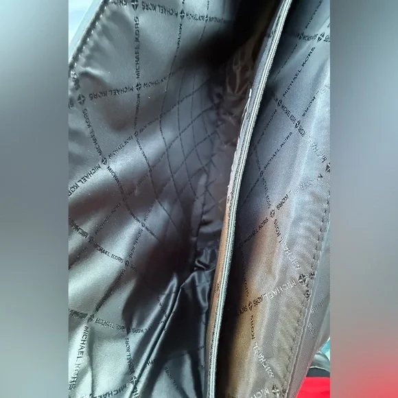 NWT Michael Kors Quilted Interior Leather Messenger Bag with Black Accents - Picture 10 of 15